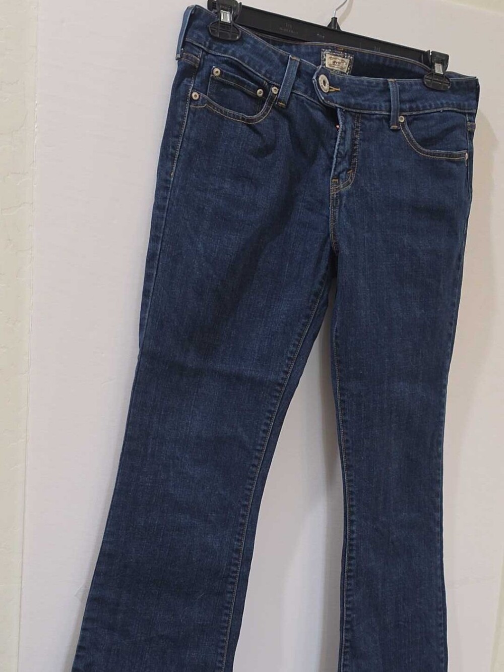 Classic Levi's 526 Slender Boot Cut Denim Jeans Women's 10M Dark Wash